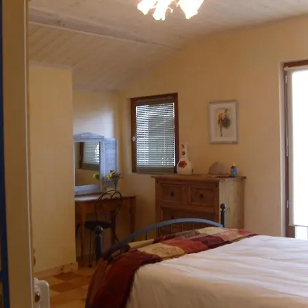 Le Puits Cache Chambres D'hotes Bed & Breakfast