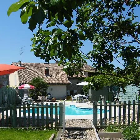 Le Puits Cache Chambres D'hotes Bed & Breakfast *